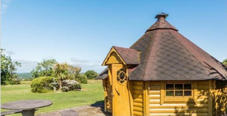 Corthna Lodge Schull Exterior photo