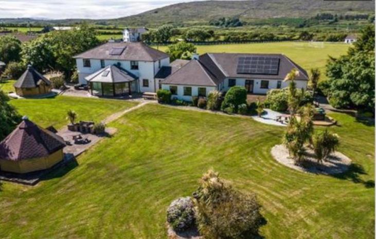 Corthna Lodge Schull Exterior photo
