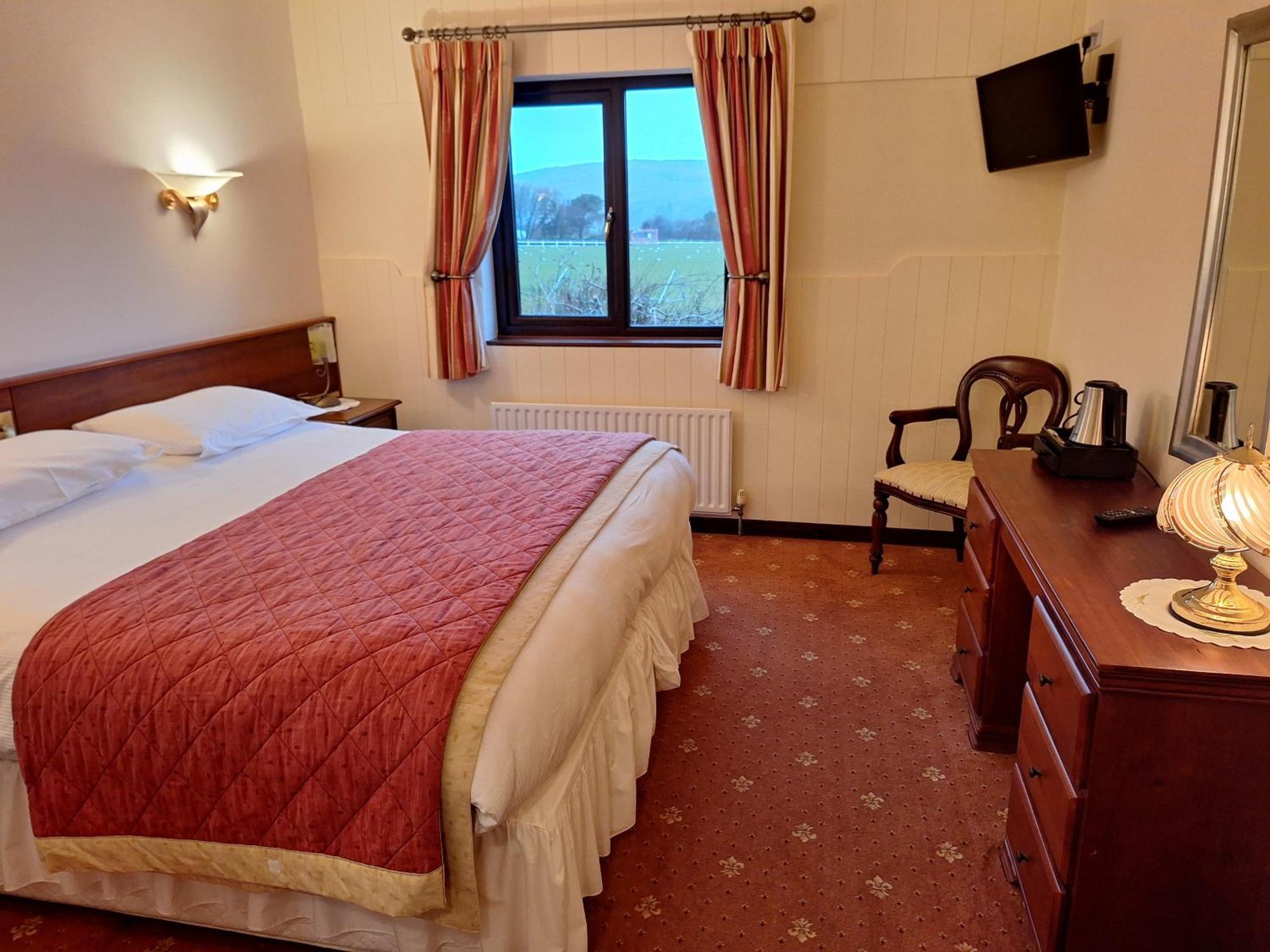 Corthna Lodge Schull Exterior photo